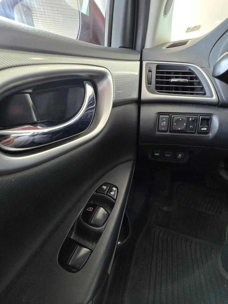 Used 2015 Nissan Sentra SR w/ SR Premium Package image 23