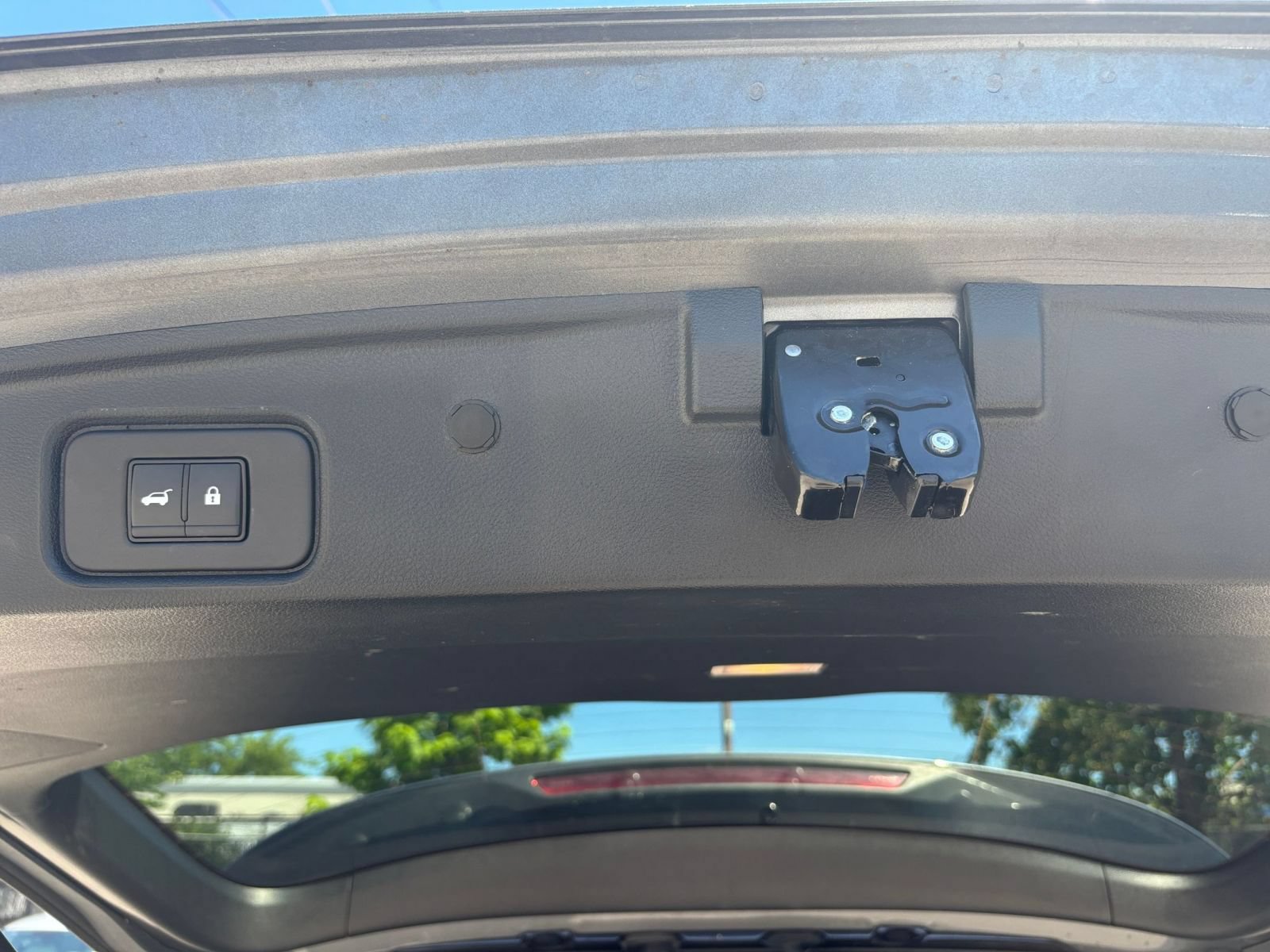Used 2025 Nissan Pathfinder SV AWD/4WD image 16