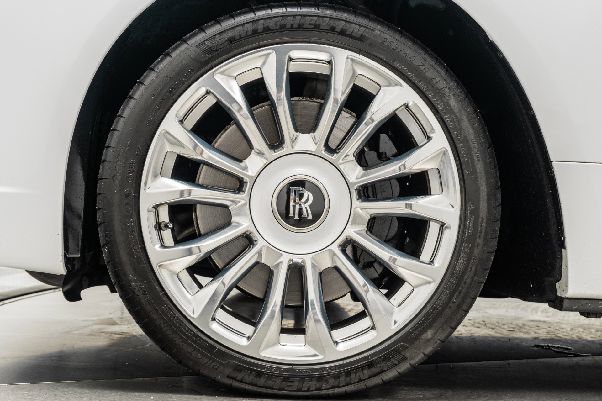 Used 2019 Rolls-Royce Dawn image 10