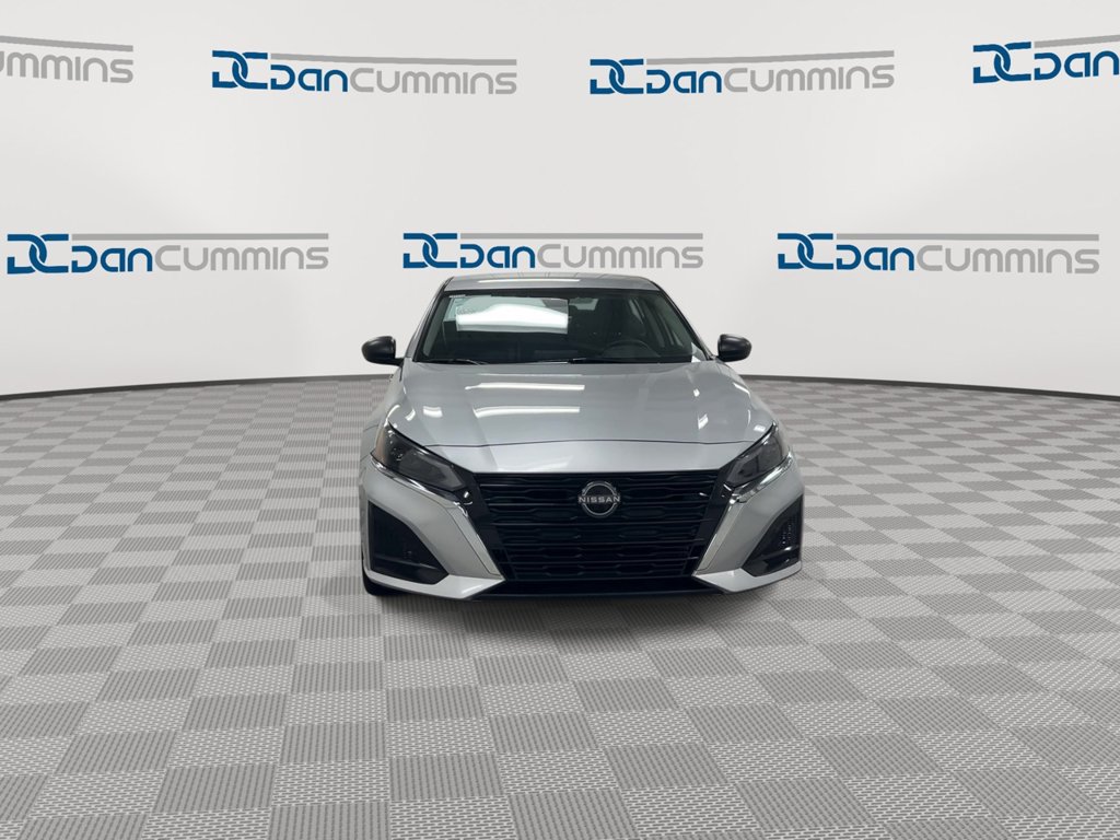 Used 2024 Nissan Altima 2.5 SV FWD image 3