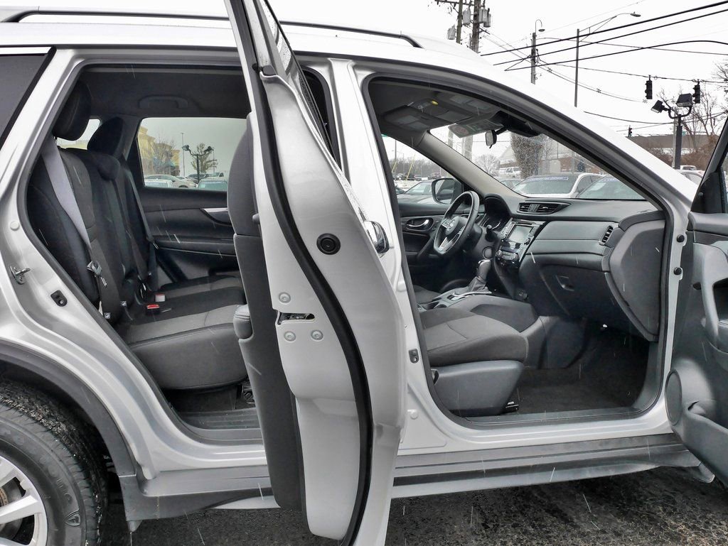 Used 2020 Nissan Rogue SV image 10