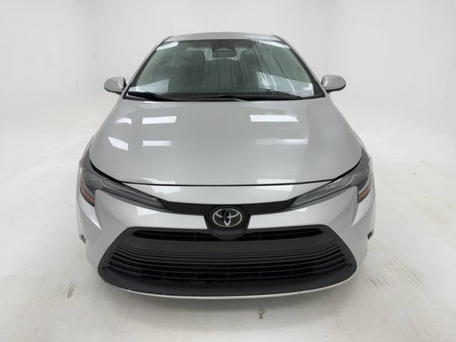 Used 2025 Toyota Corolla LE FWD image 3
