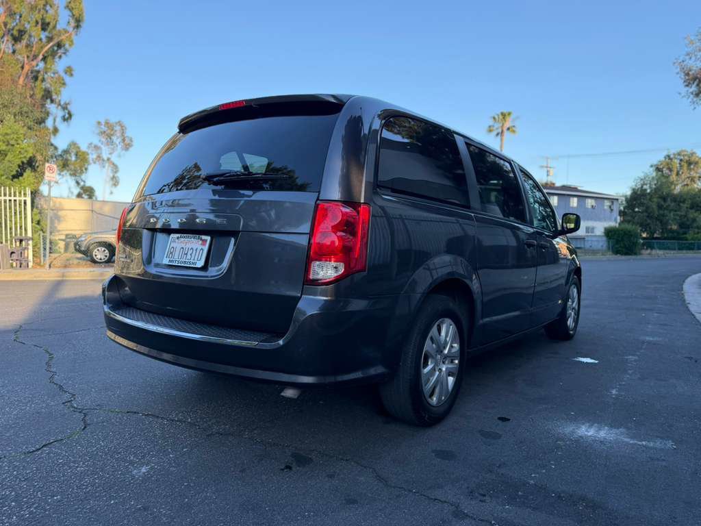 Used 2019 Dodge Grand Caravan SE FWD image 8