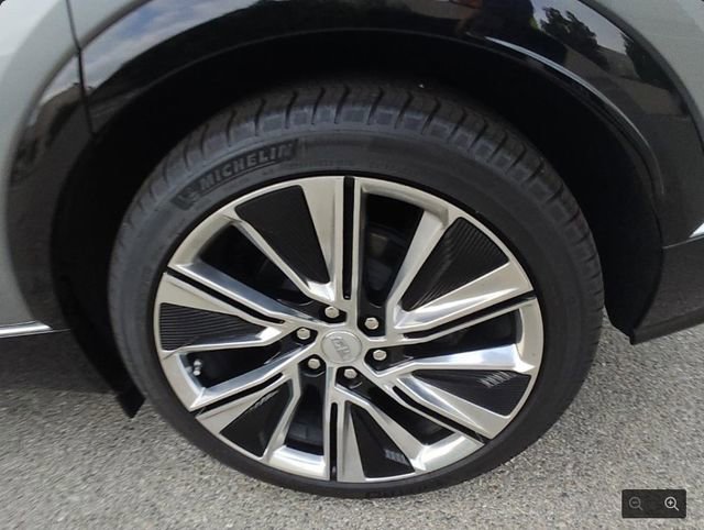 Used 2024 Cadillac Lyriq Luxury image 10