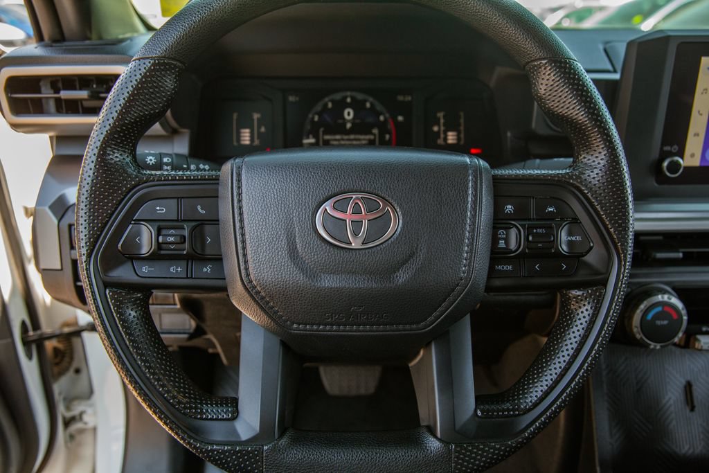 Used 2025 Toyota Tacoma SR5 AWD/4WD image 17