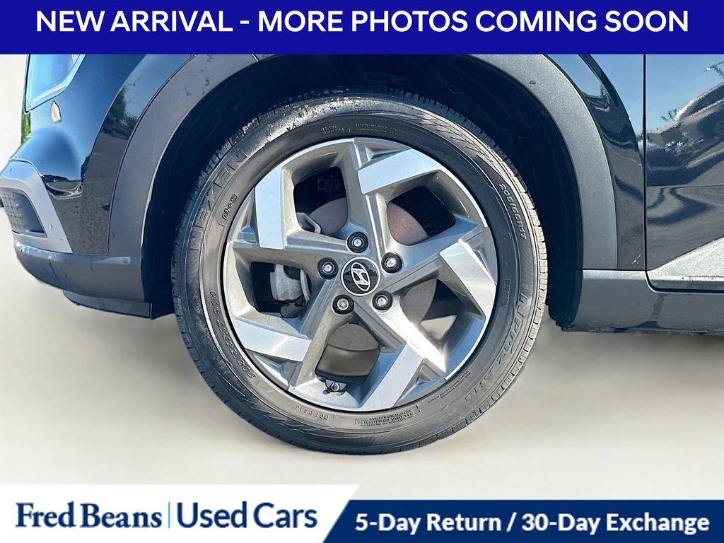 Used 2023 Hyundai Venue SEL FWD image 12