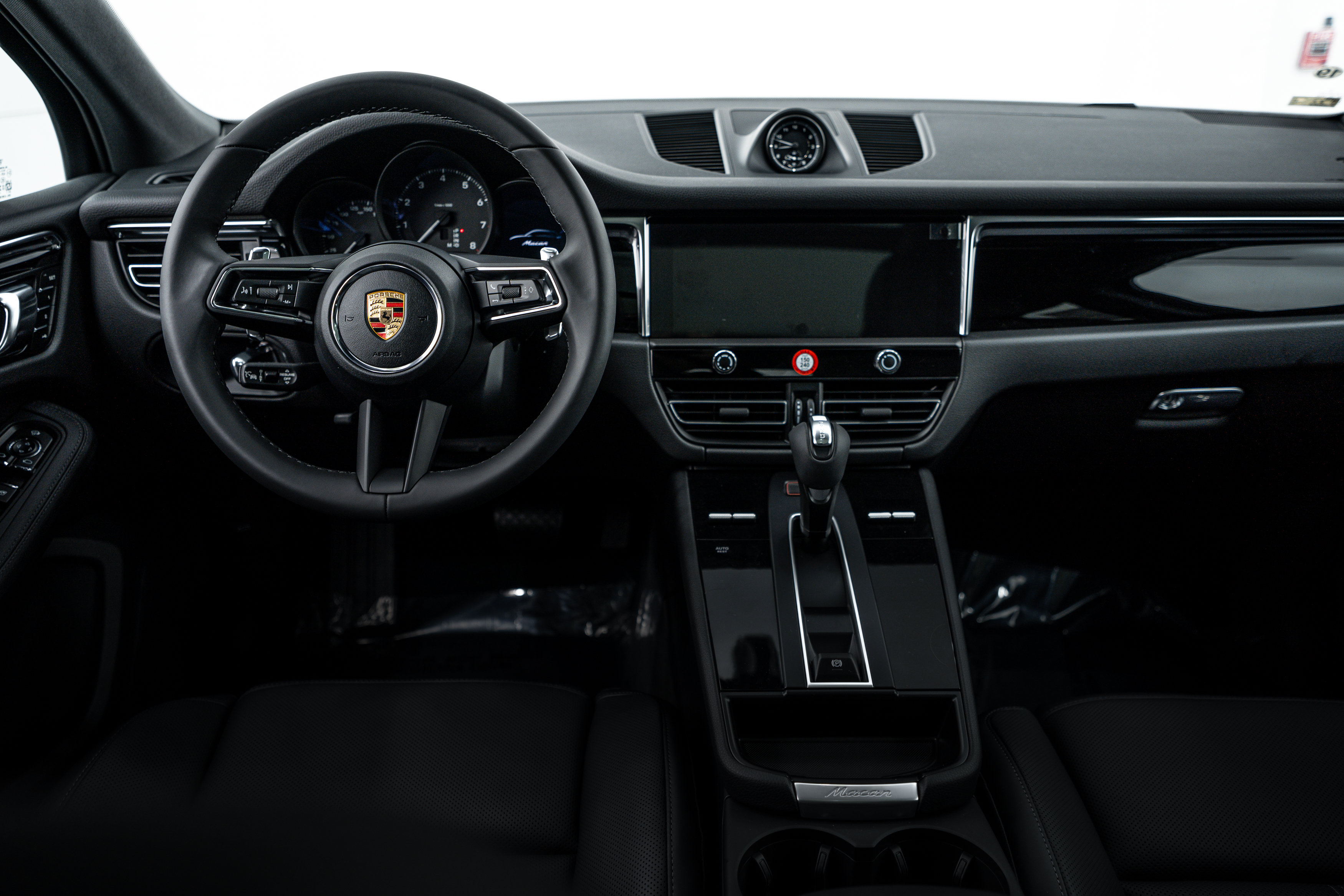 Certified 2026 Porsche Macan AWD/4WD image 21