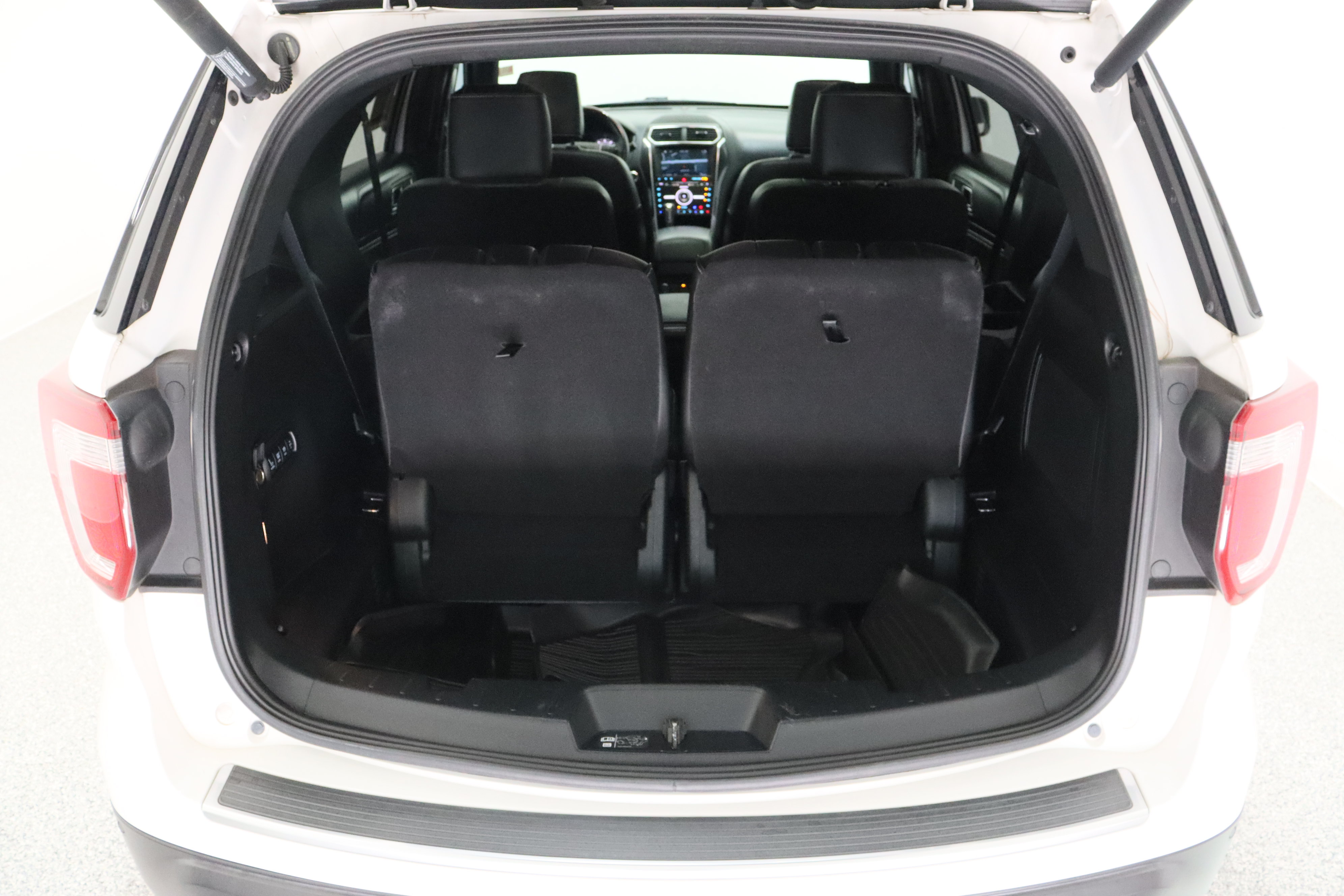 Used 2018 Ford Explorer Platinum AWD/4WD image 36
