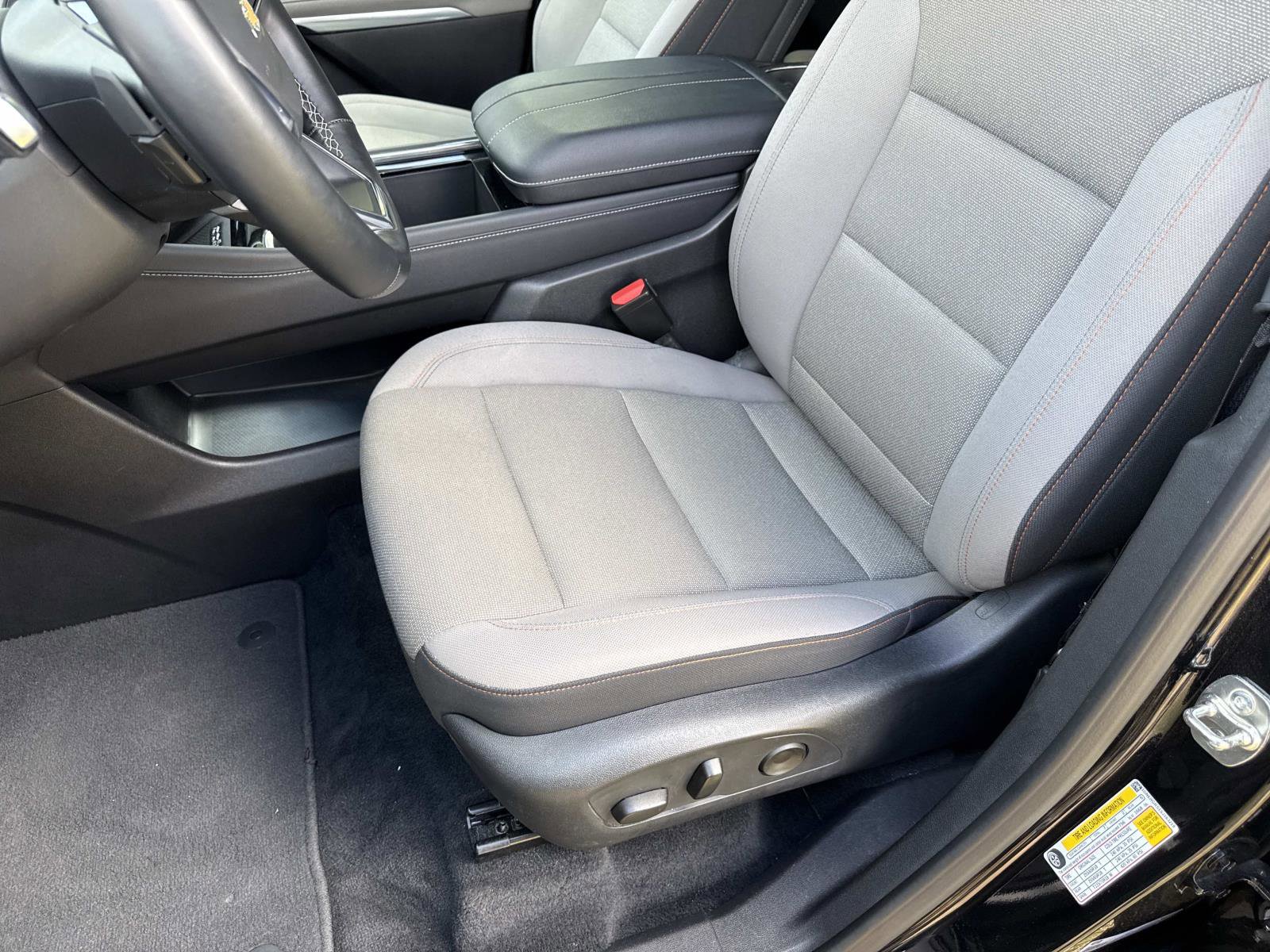 Used 2025 Chevrolet Traverse LT image 21