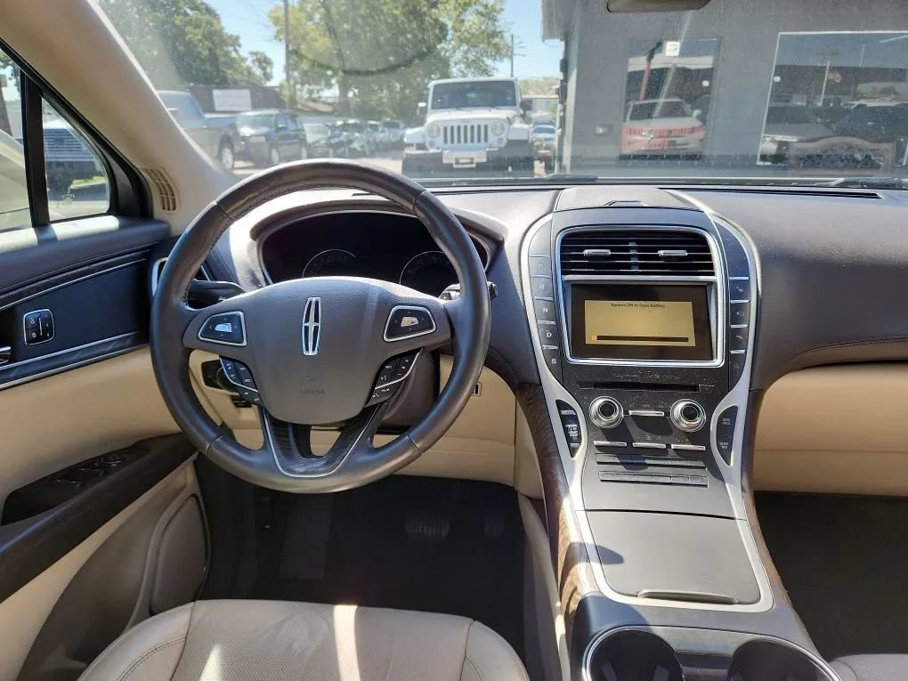 Used 2018 Lincoln MKX Reserve FWD image 17