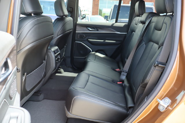 New 2026 Jeep Grand Cherokee Limited AWD/4WD image 43