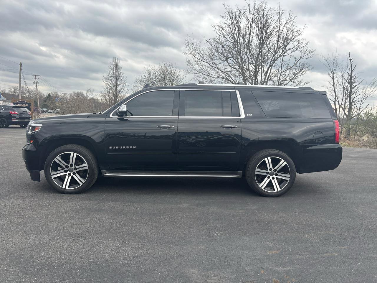 Used 2015 Chevrolet Suburban LTZ image 3