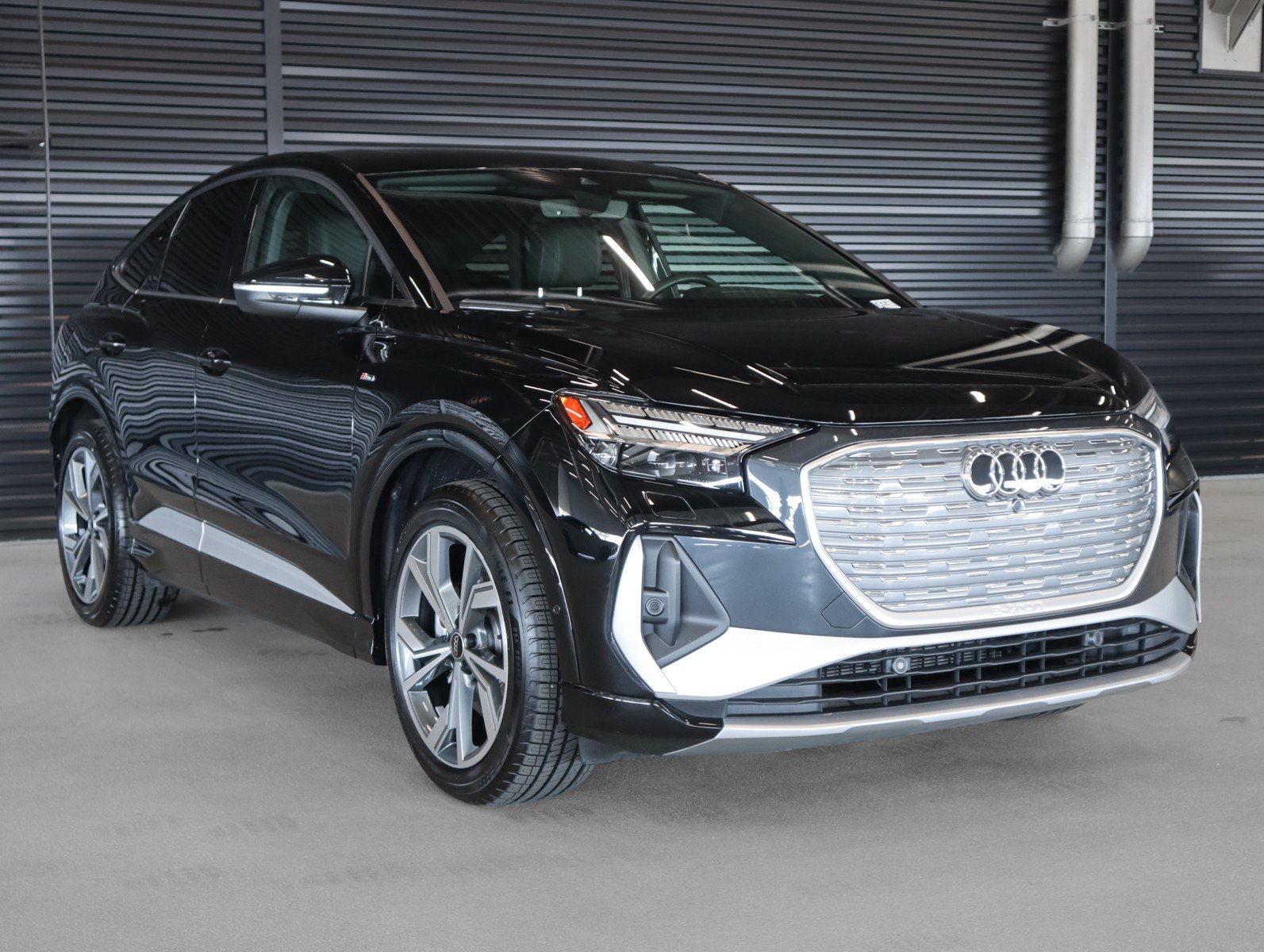 Used 2024 Audi Q4 e-tron Prestige AWD/4WD image 13