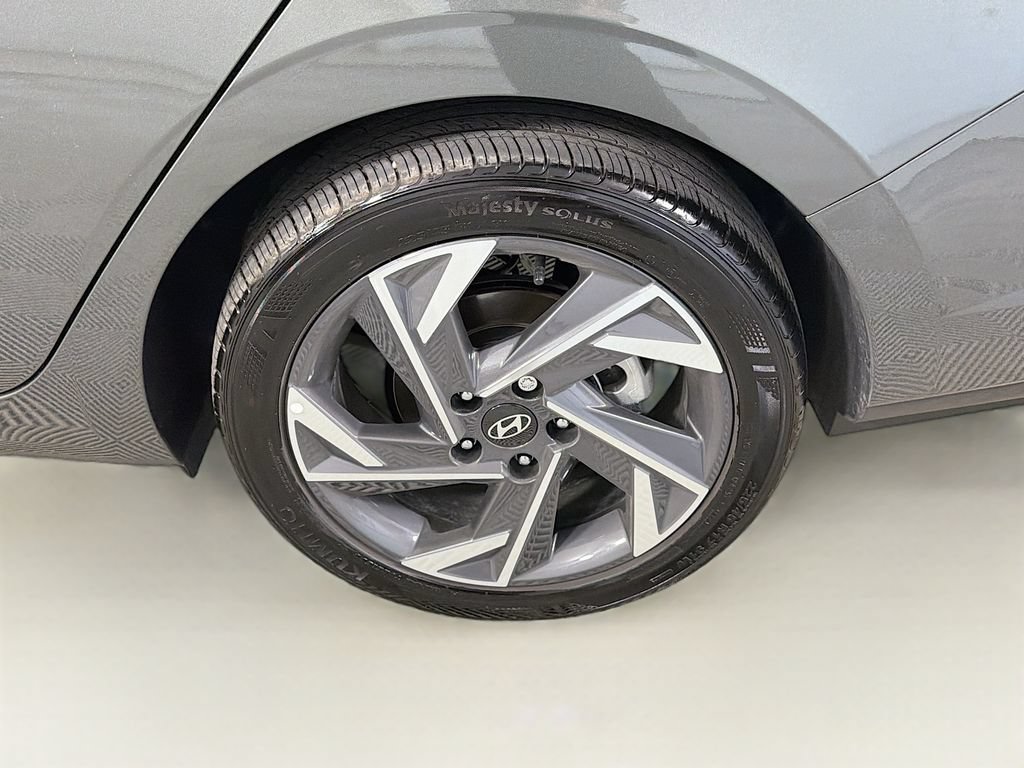 Used 2025 Hyundai Elantra Sport FWD image 30