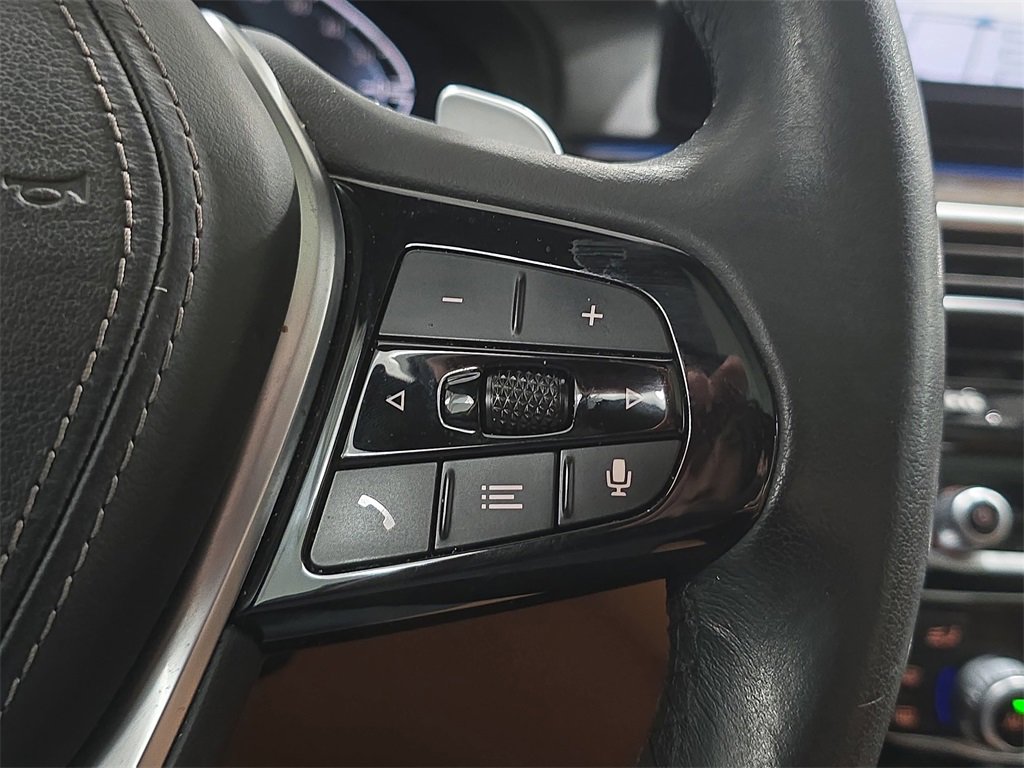 Used 2023 BMW 530e w/ Premium Package image 18