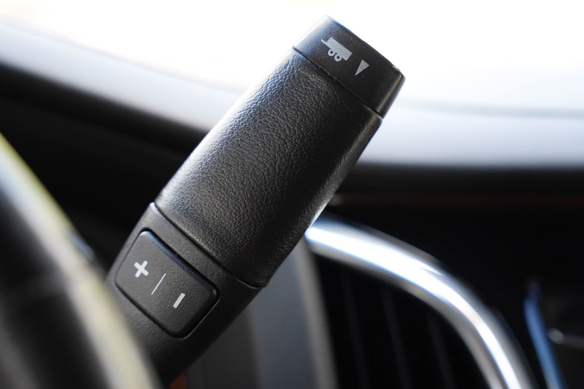 Used 2018 Cadillac Escalade ESV Luxury image 14