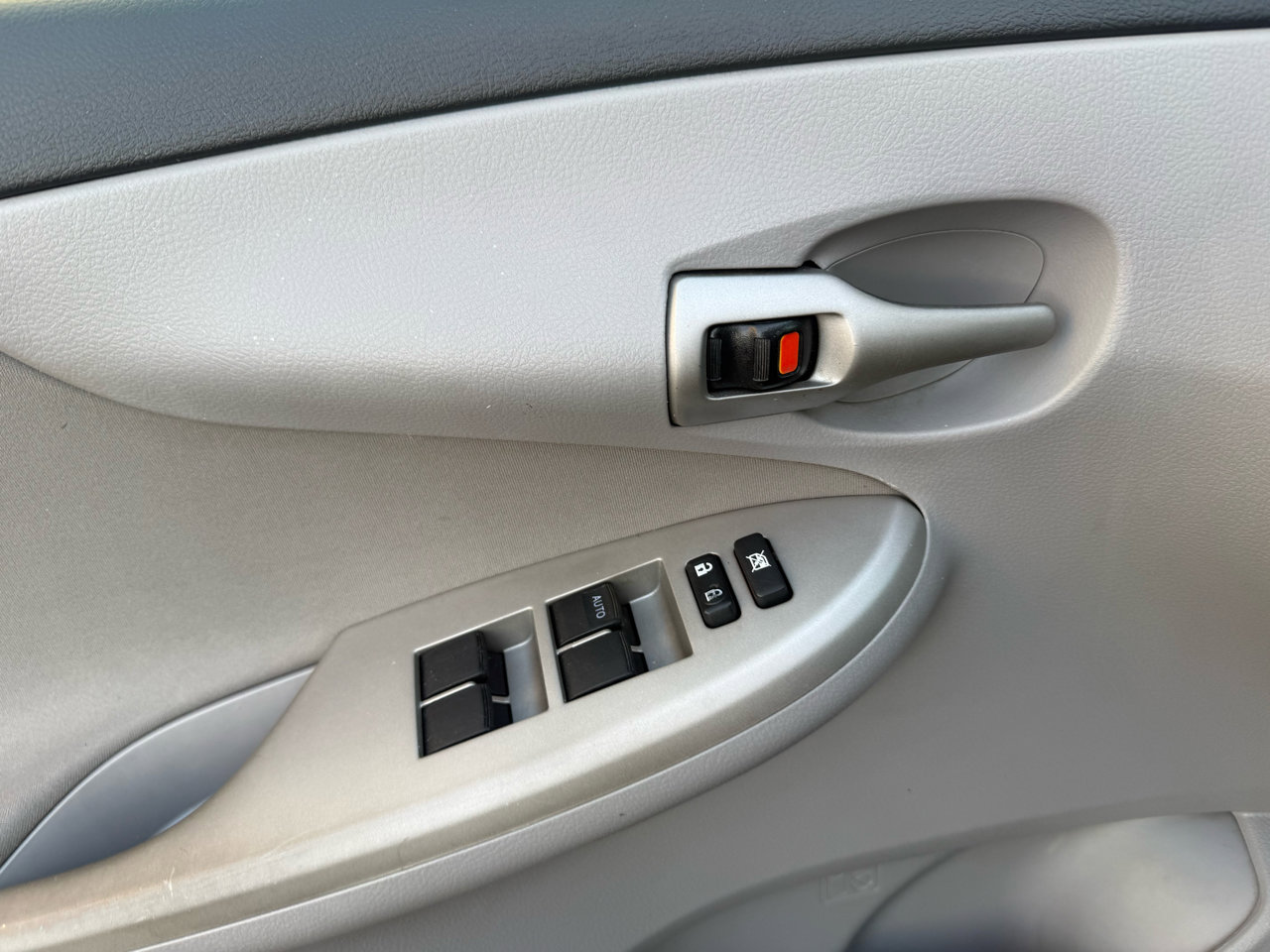 Used 2013 Toyota Corolla LE Special Edition image 33