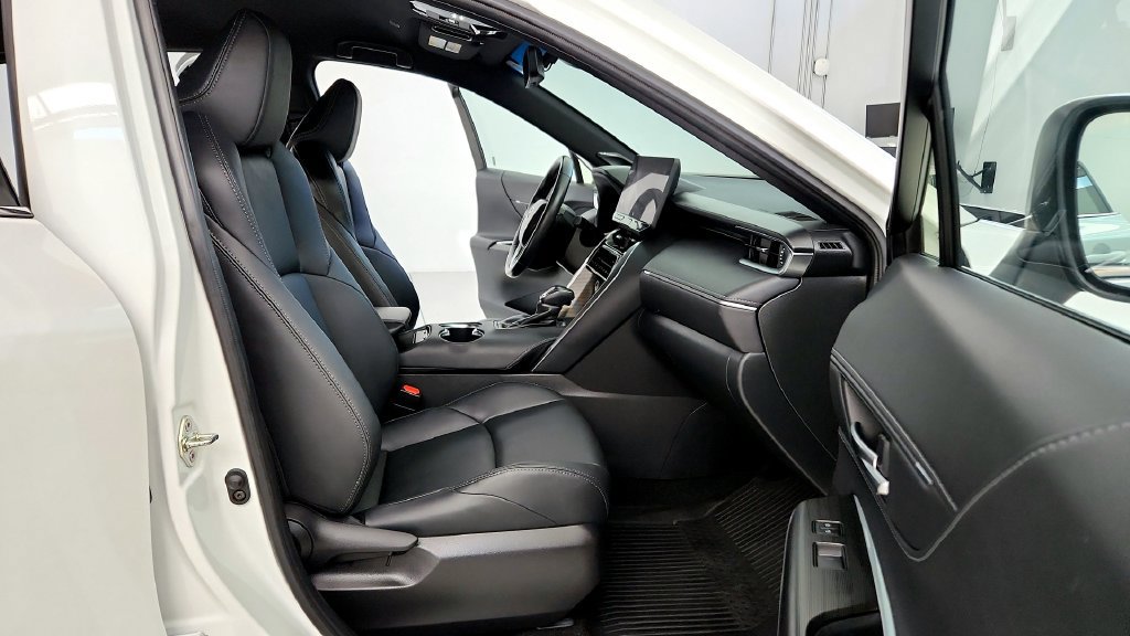 Certified 2023 Toyota Venza XLE AWD/4WD image 17
