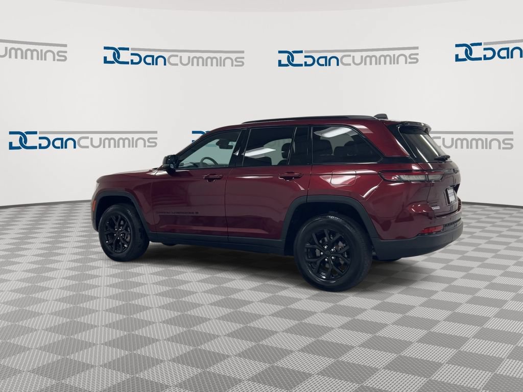 Used 2025 Jeep Grand Cherokee Altitude AWD/4WD image 6