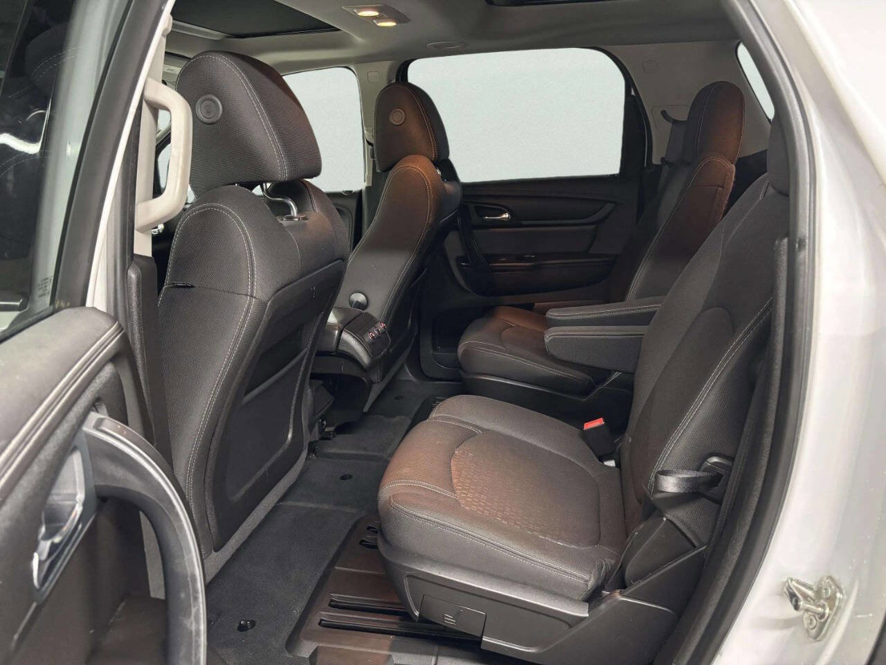 Used 2016 GMC Acadia SLE FWD image 17