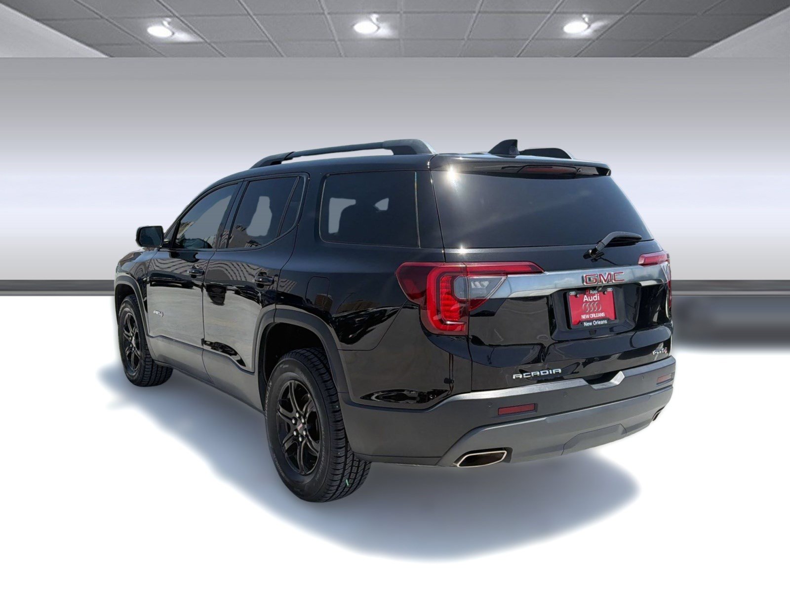 Used 2022 GMC Acadia AT4 w/ Technology Package AWD/4WD image 3