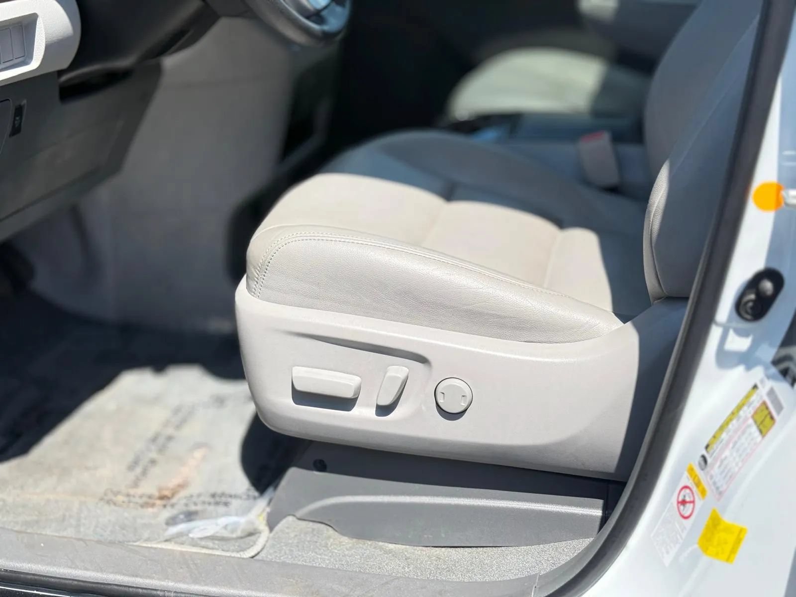 Used 2019 Toyota Sienna XLE w/ XLE Navigation Package FWD image 10