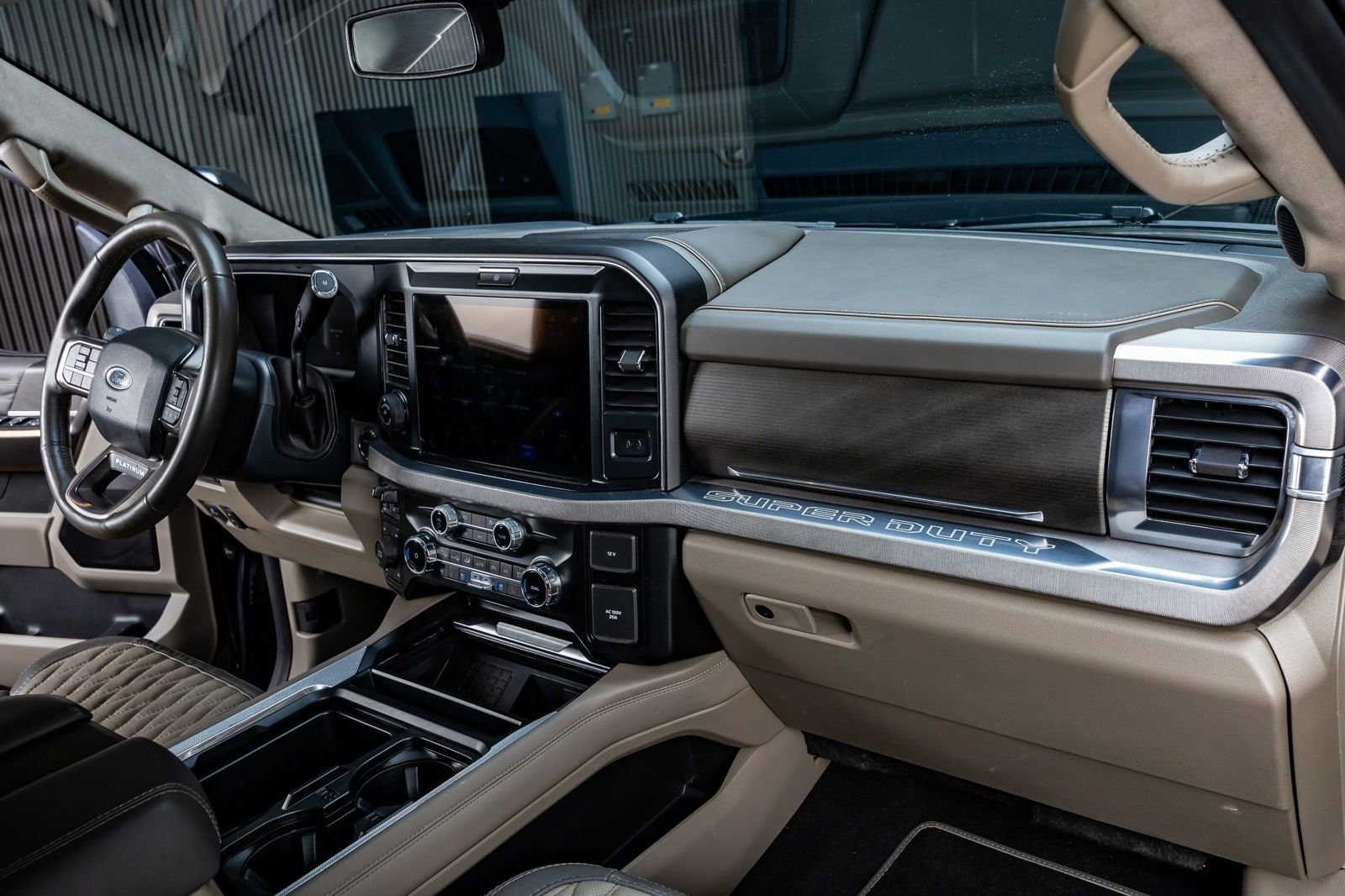 Used 2025 Ford F250 Platinum w/ Platinum Plus Package image 17