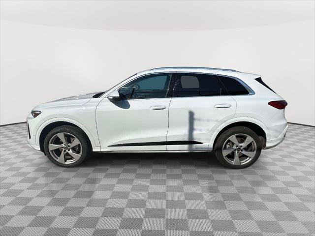 Used 2025 Audi Q5 Premium Plus w/ Premium Plus AWD/4WD image 5