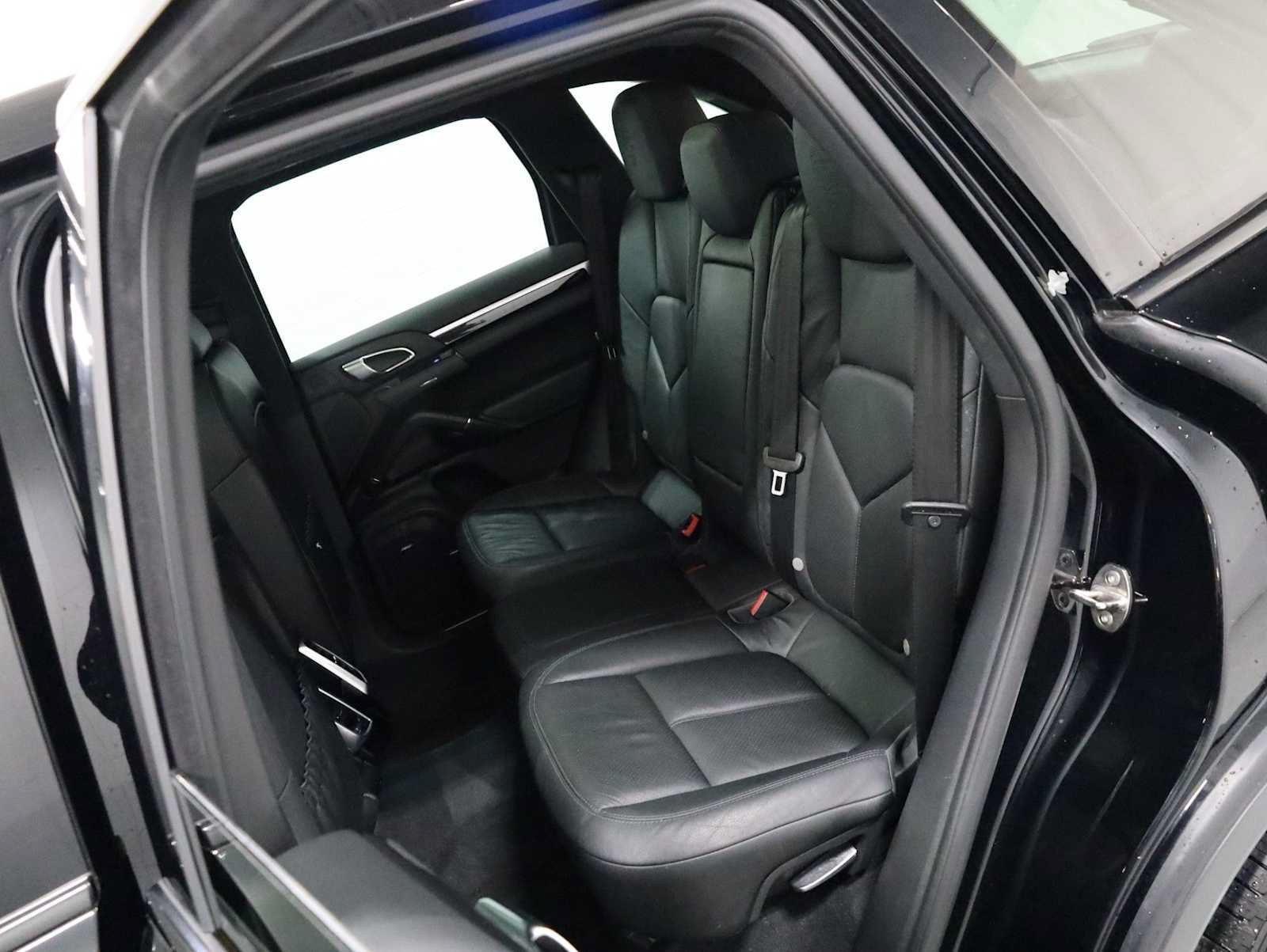 Used 2014 Porsche Cayenne Platinum Edition AWD/4WD image 36