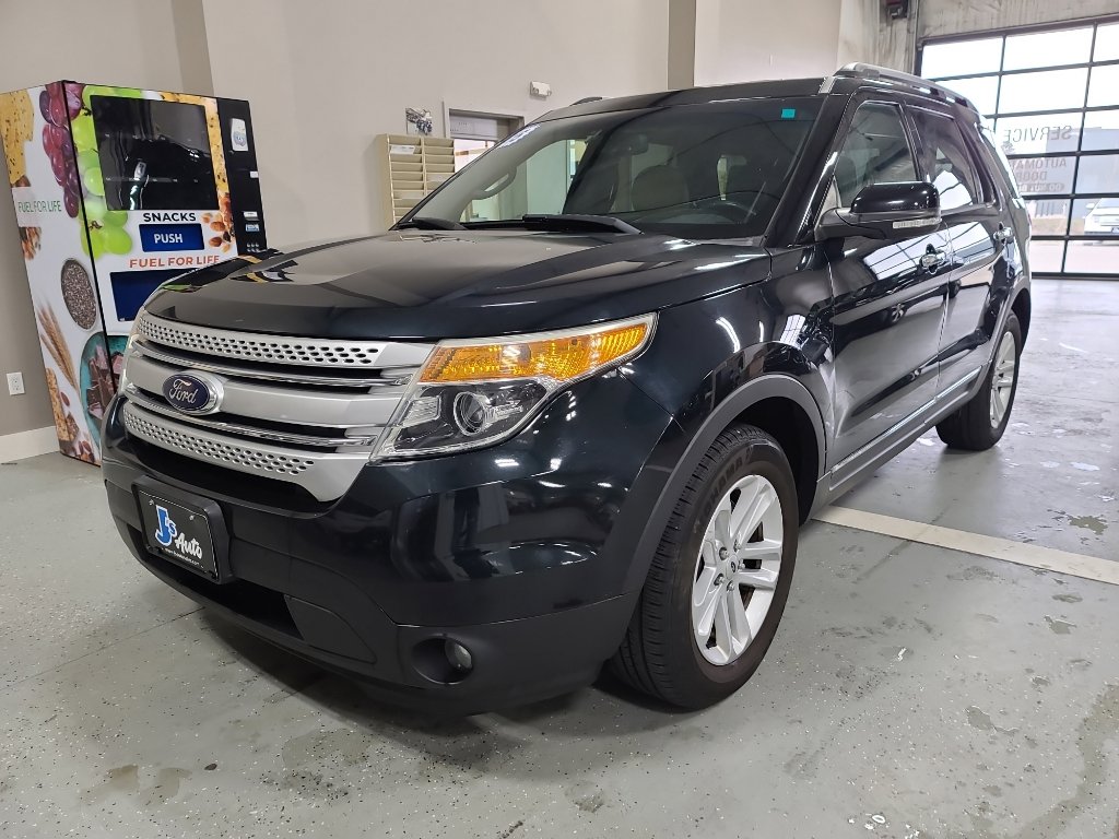 Used 2015 Ford Explorer XLT w/ Equipment Group 201A image 2