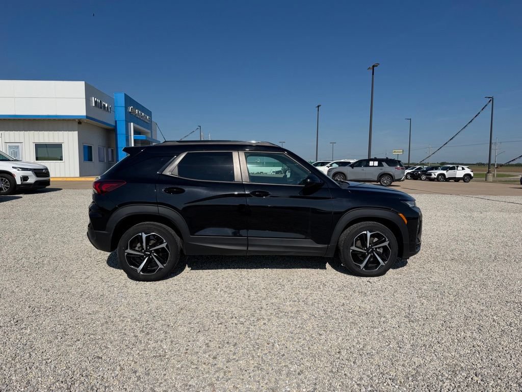 Used 2022 Chevrolet TrailBlazer RS FWD image 2