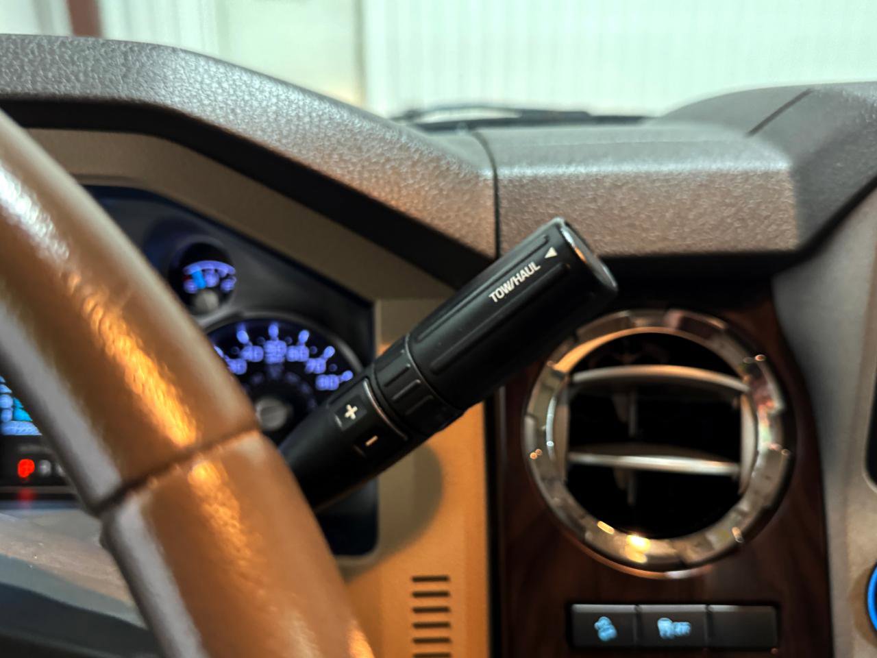 Used 2014 Ford F250 Lariat w/ Lariat Ultimate Package image 24