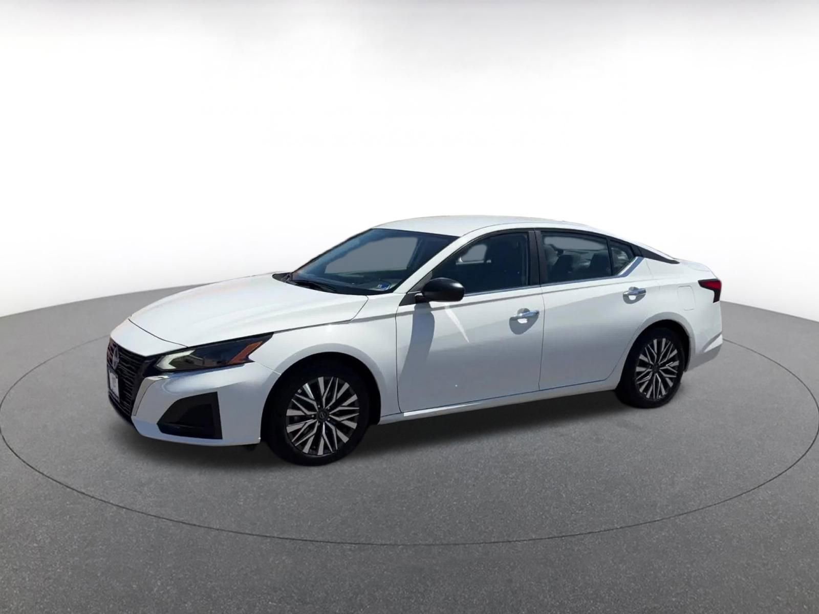 Used 2025 Nissan Altima 2.5 SV FWD image 8