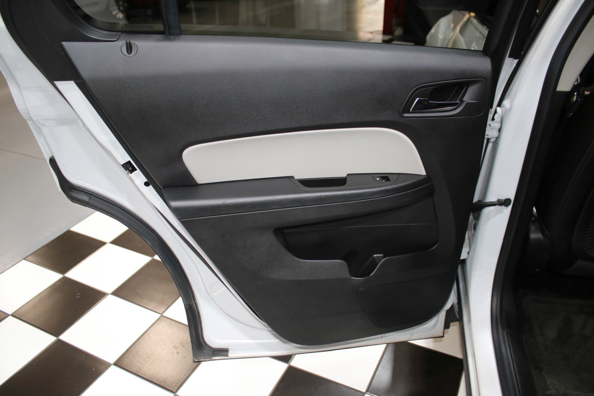 Used 2017 Chevrolet Equinox Premier w/ Enhanced Convenience Package FWD image 32