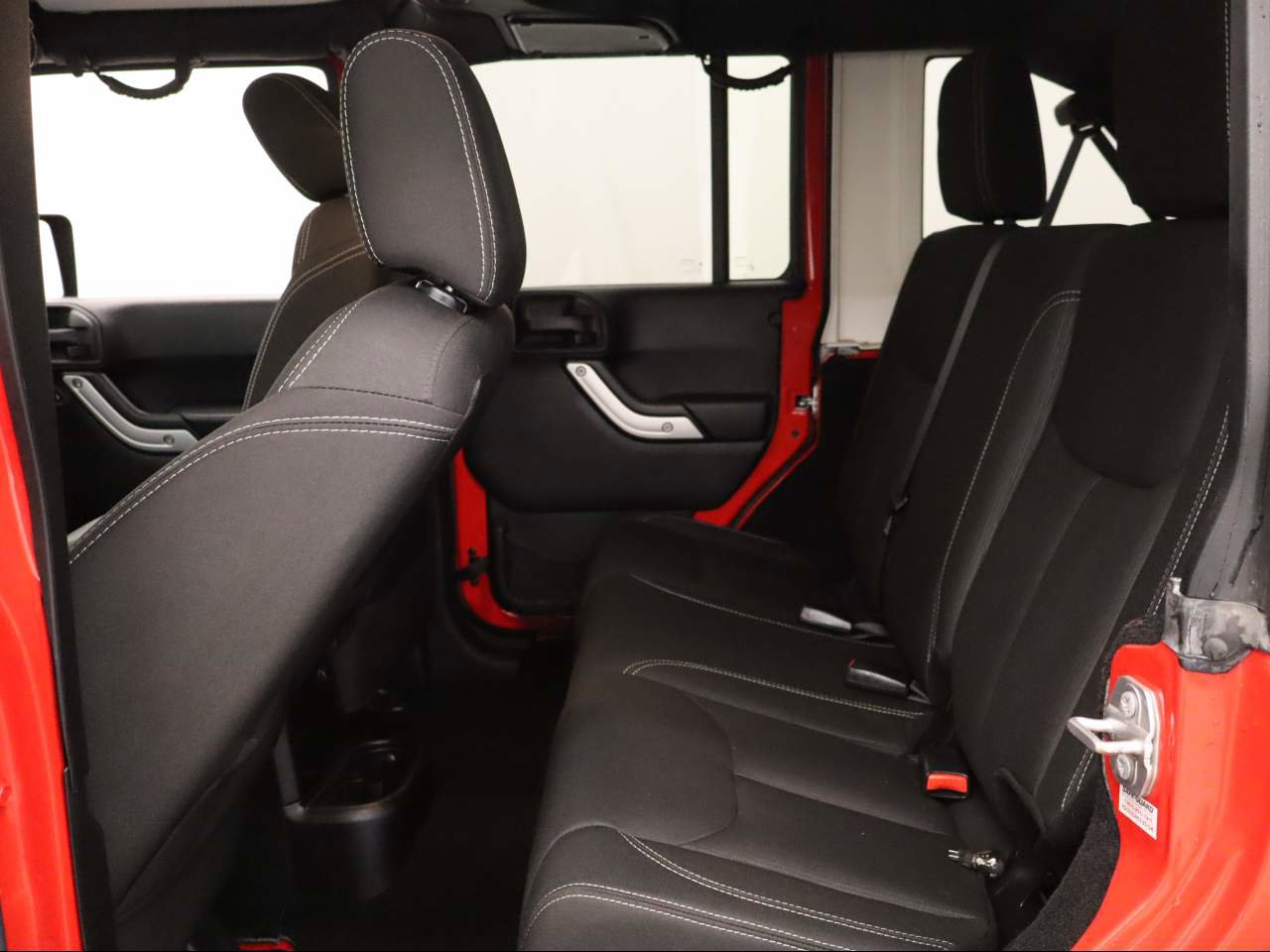 Used 2016 Jeep Wrangler Unlimited Rubicon w/ Connectivity Group image 19