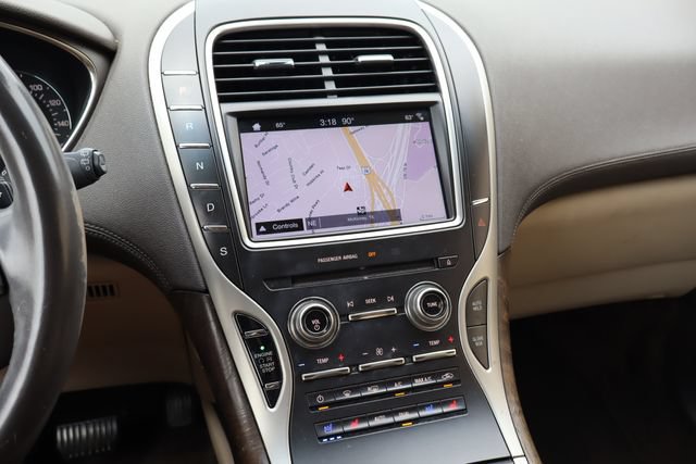 Used 2016 Lincoln MKX Reserve w/ Climate Package FWD image 7