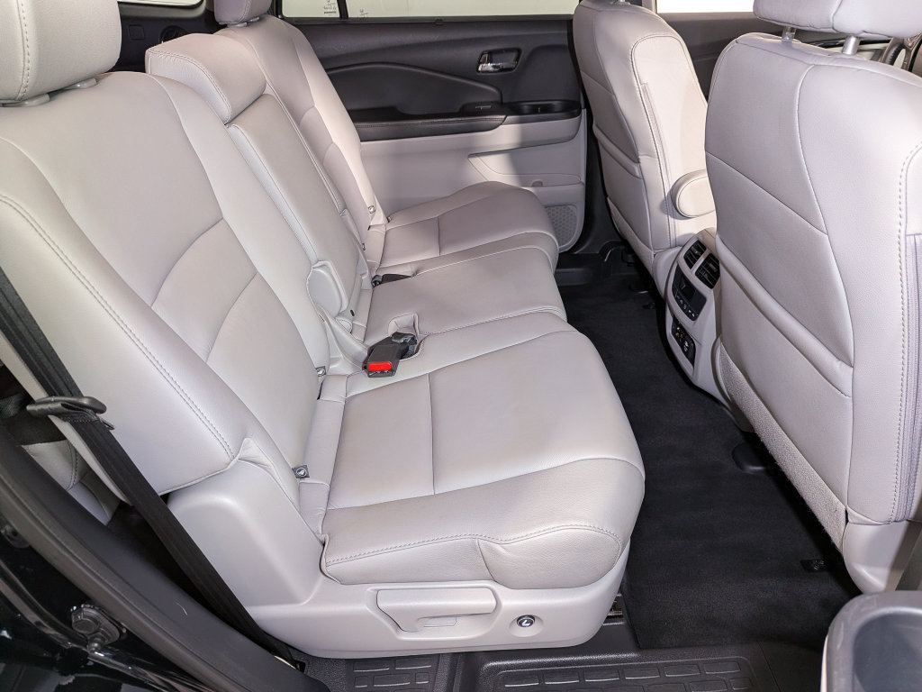 Used 2017 Honda Pilot Touring image 37