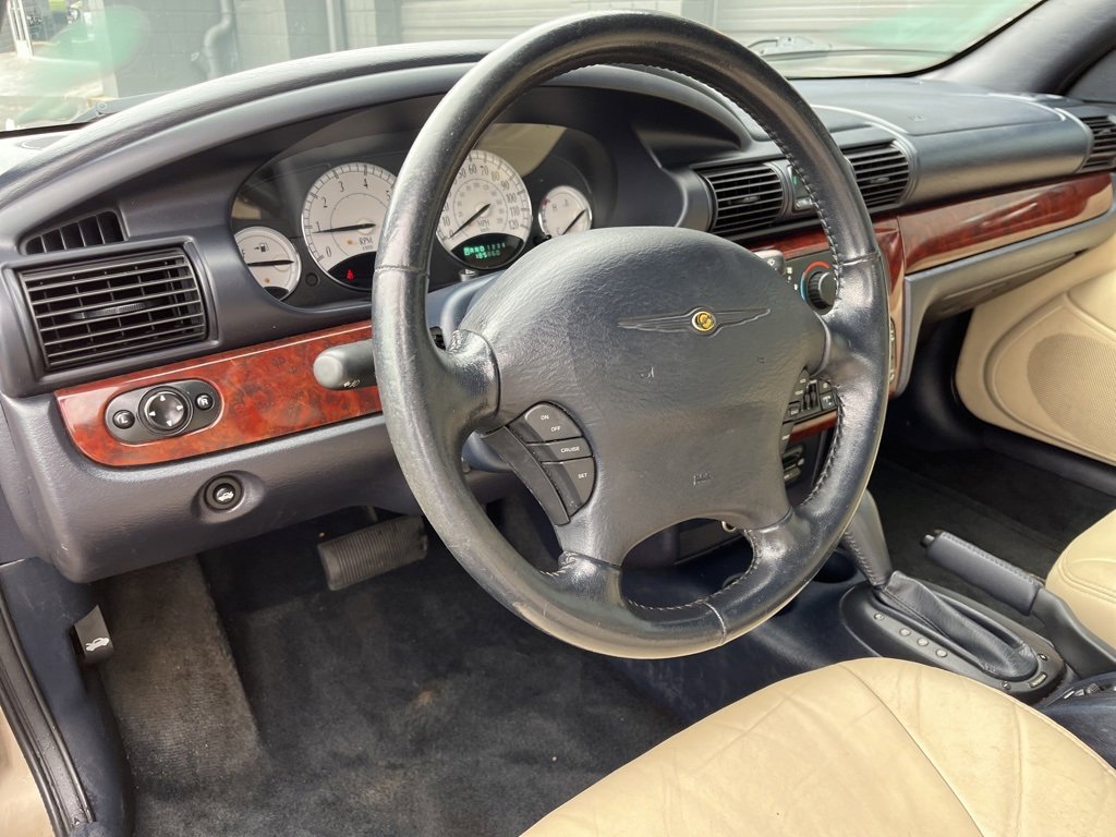 Used 2002 Chrysler Sebring Limited image 2