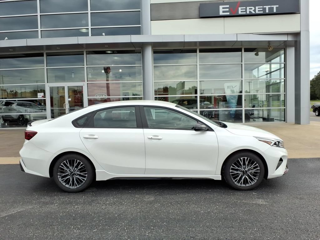Used 2023 Kia Forte GT-Line FWD image 2