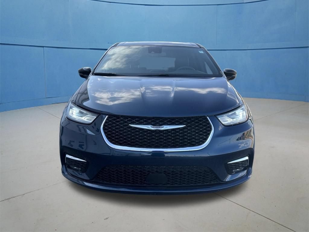 Used 2025 Chrysler Pacifica Select FWD image 4