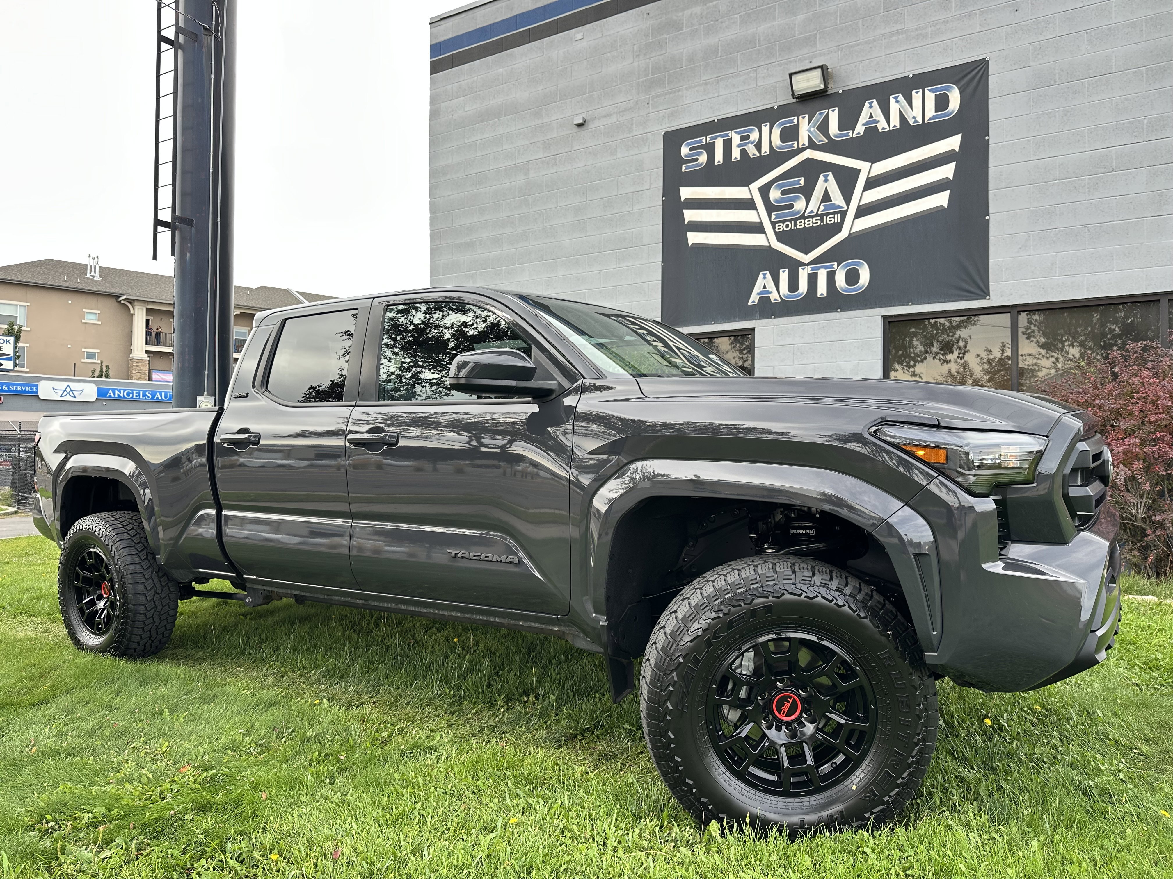 Used 2024 Toyota Tacoma SR5 image 1