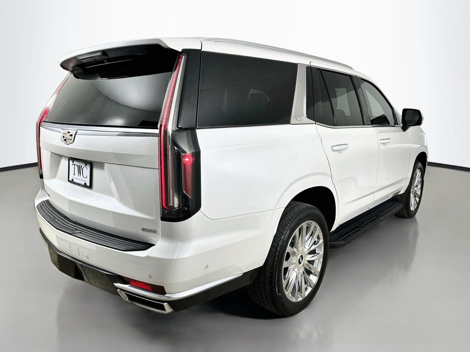 Used 2023 Cadillac Escalade Premium Luxury RWD image 5
