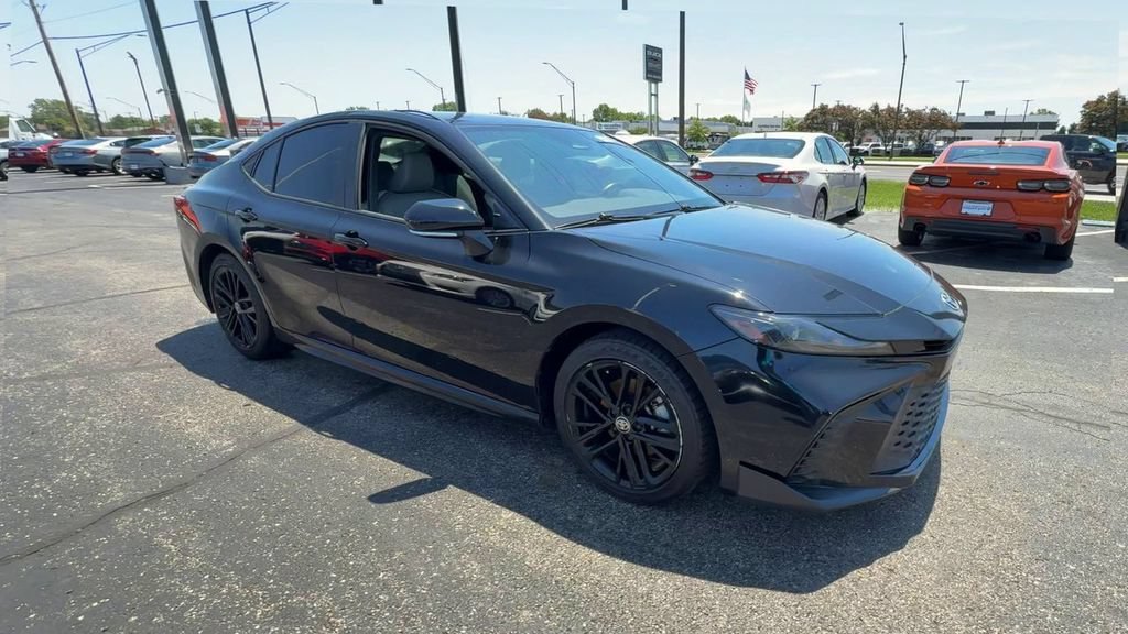 Used 2025 Toyota Camry SE w/ Convenience Package FWD image 2