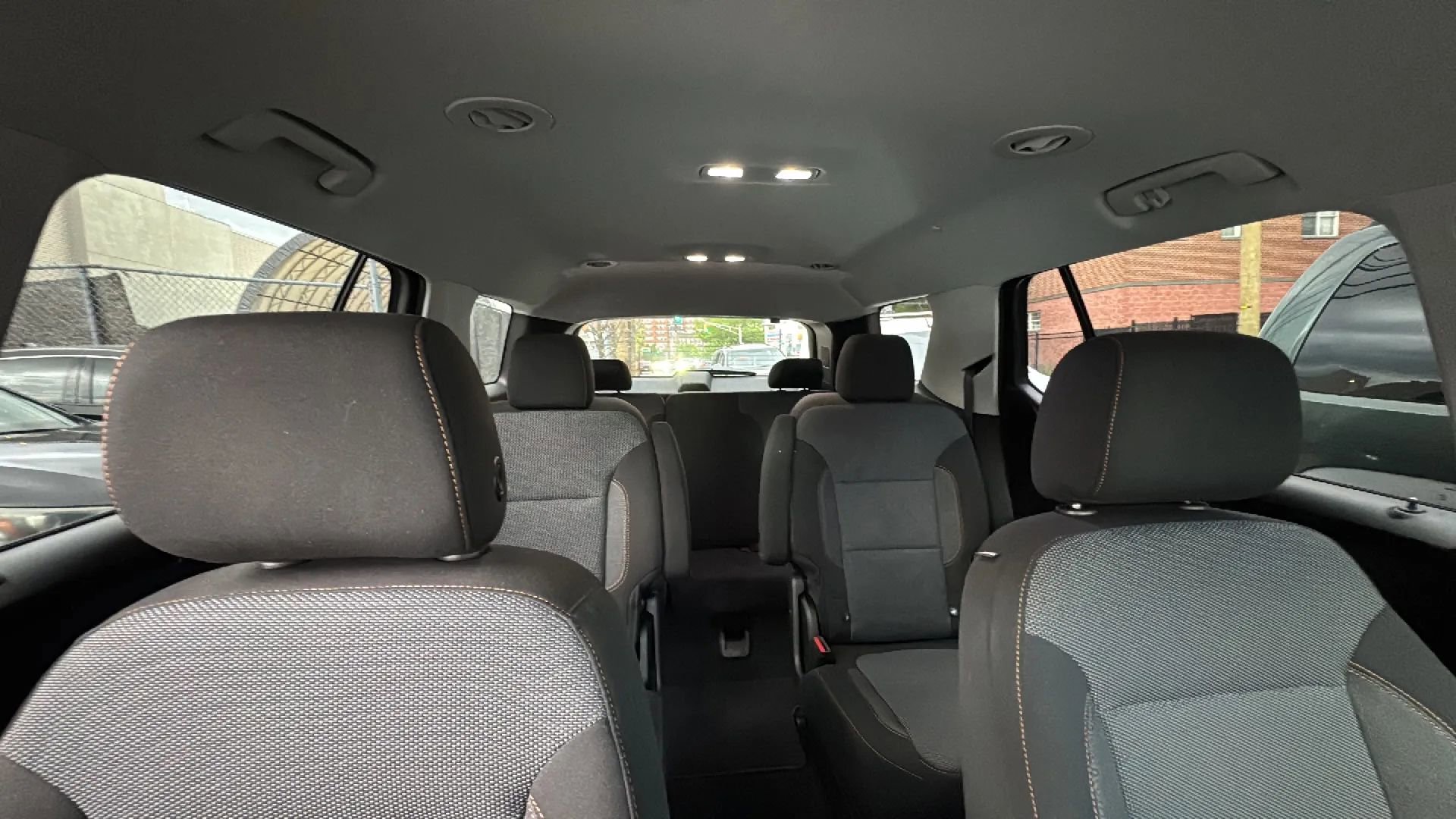 Used 2021 Chevrolet Traverse LT image 15