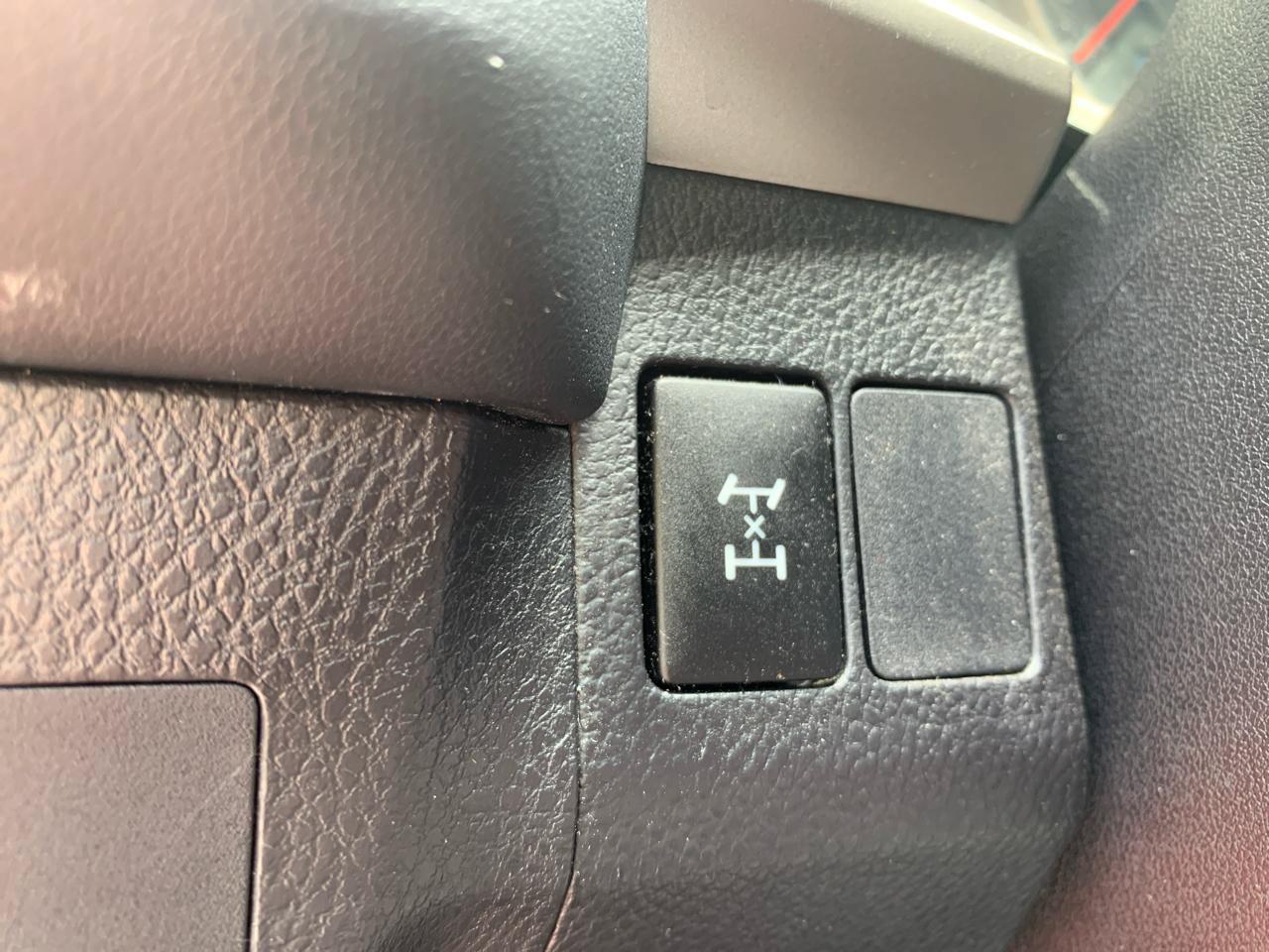 Used 2015 Toyota RAV4 LE AWD/4WD image 19