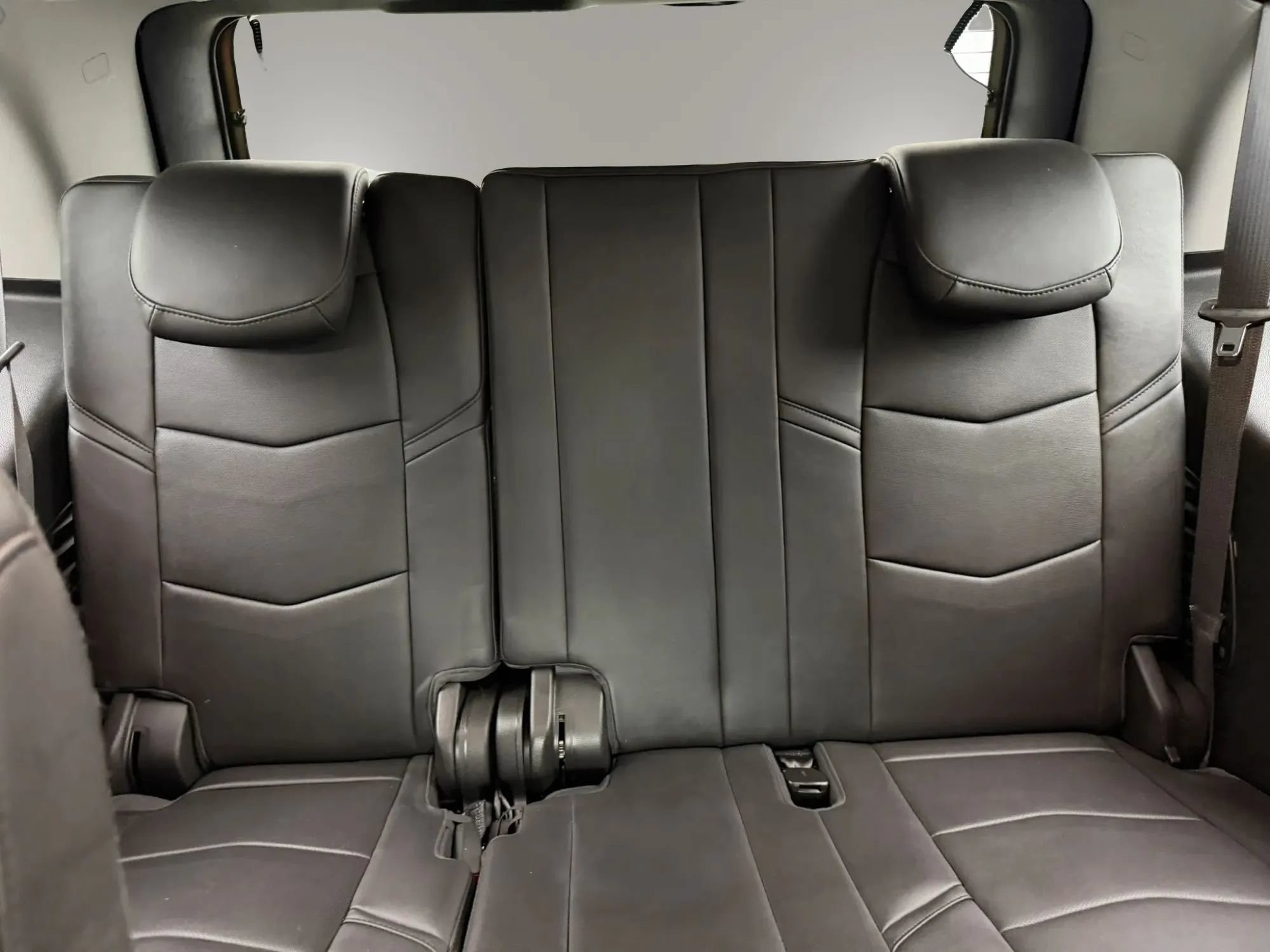 Used 2018 Cadillac Escalade Luxury AWD/4WD image 22