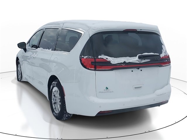 New 2026 Chrysler Pacifica Select image 3