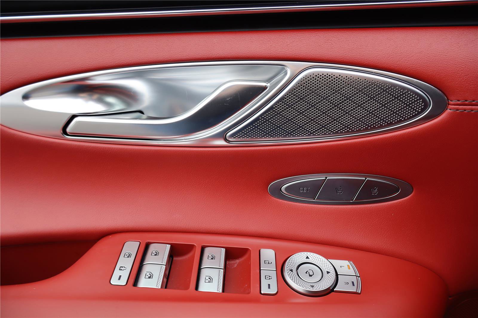 Used 2023 Genesis GV70 2.5T w/ Sport Prestige Package image 14