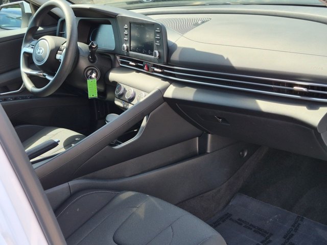 Used 2025 Hyundai Elantra SE FWD image 19