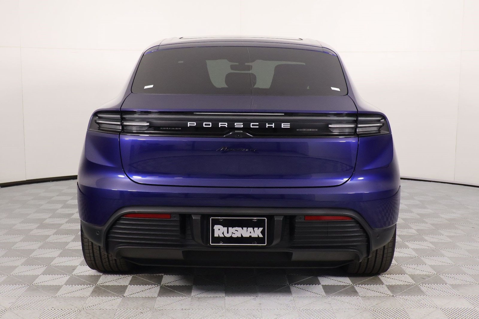 Certified 2024 Porsche Macan 4 Electric AWD/4WD image 6